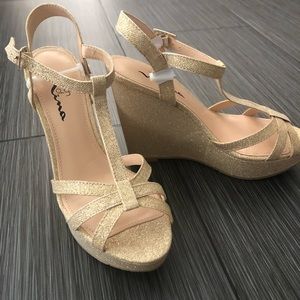WEDDING SEASON NWT gold shimmery wedge dress shoes
